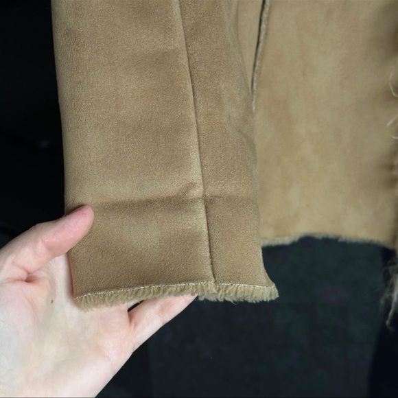 A sheepskin coat with natural sheep fur - Picture 7 of 9